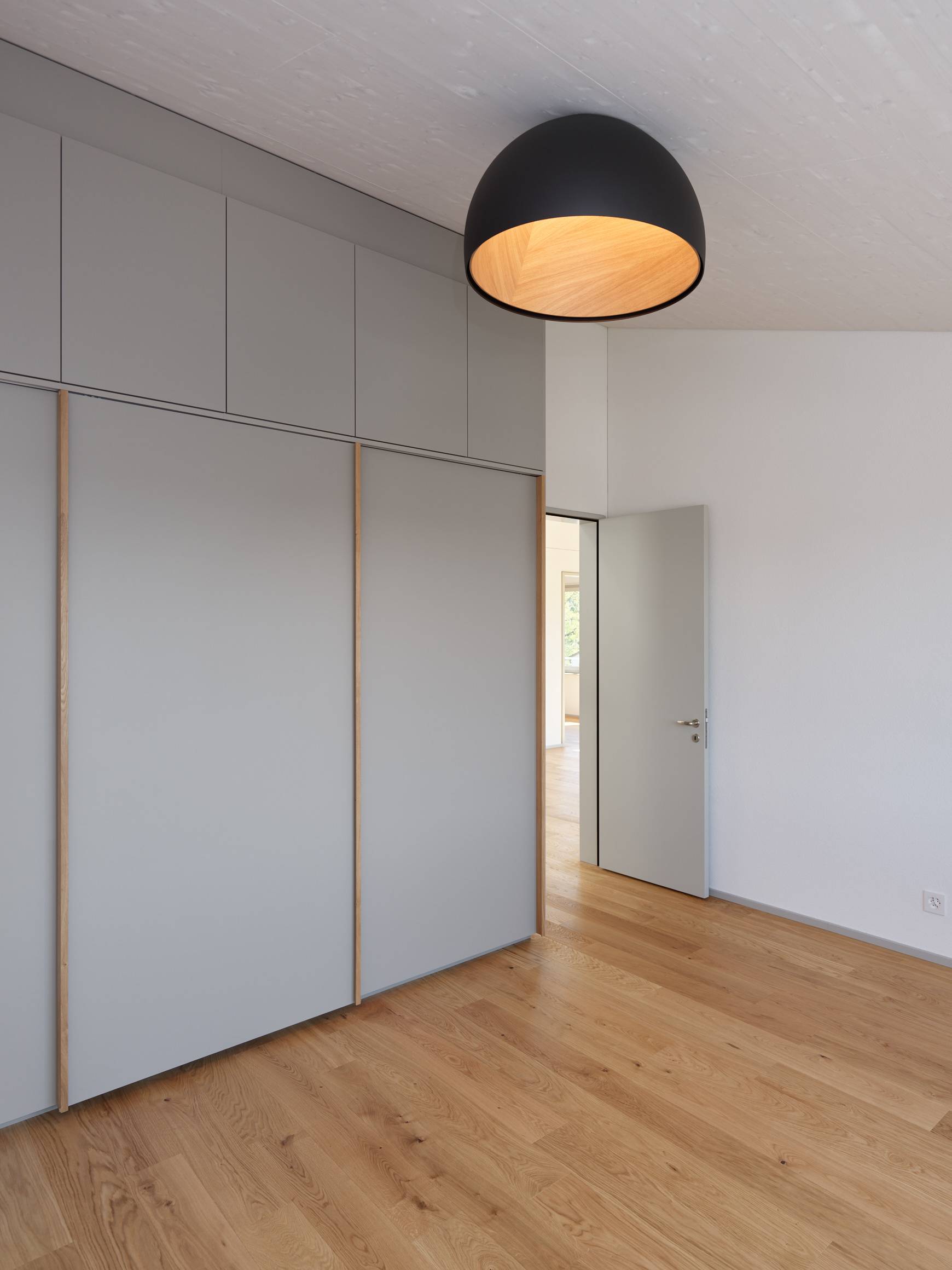 Zimmer mit Schrank